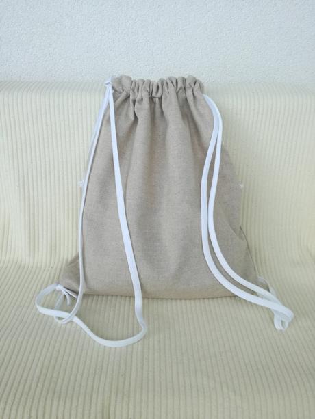 Textilný šnúrkový batoh s podšívkou a vreckami,