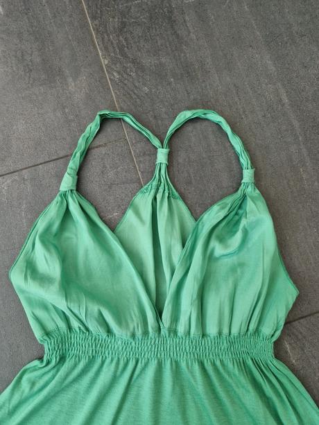 Zaujímavé letné šaty, s