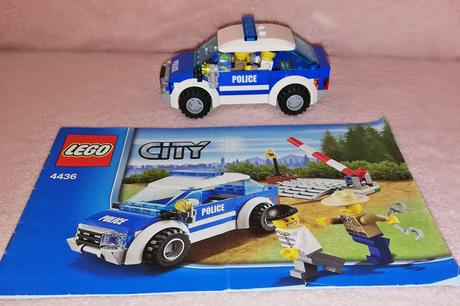 Lego city policajne auticka,