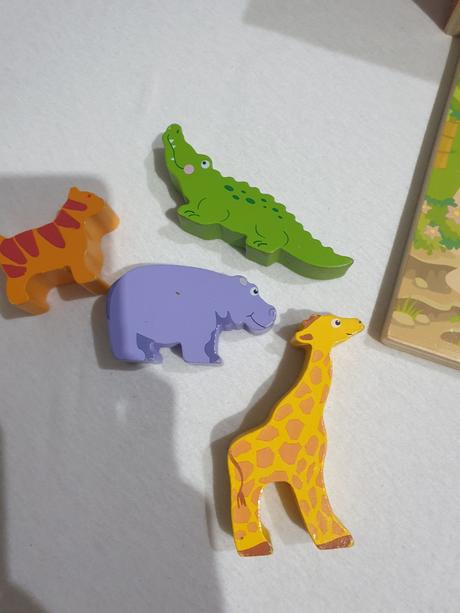 Maly dreveny domcek so vzieratkami, 