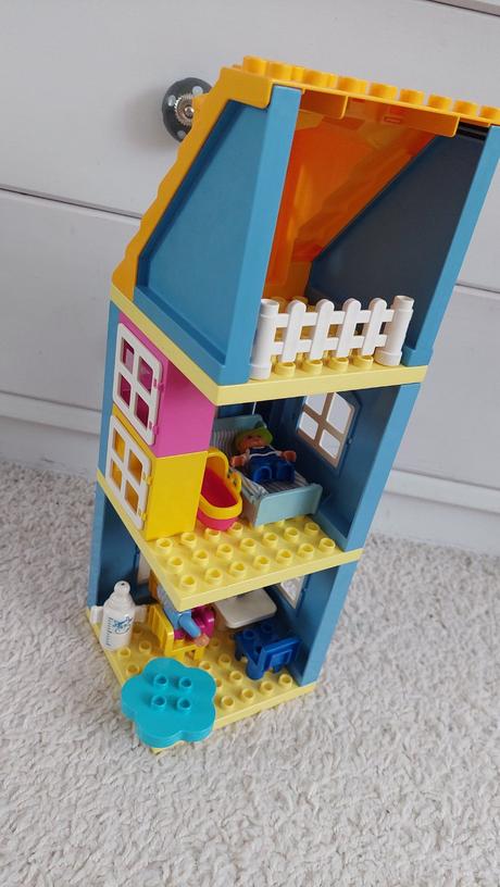 Vysoky domcek na hranie lego duplo,