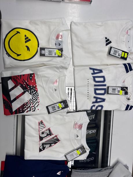 Tricka adidas likvidacia z predajne 152, adidas,152