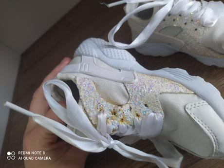 Štýlové tenisky trblietavé so satenovymi šnúrkami, 24