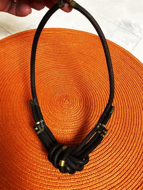 Kožený náhrdelník + náušnice, 