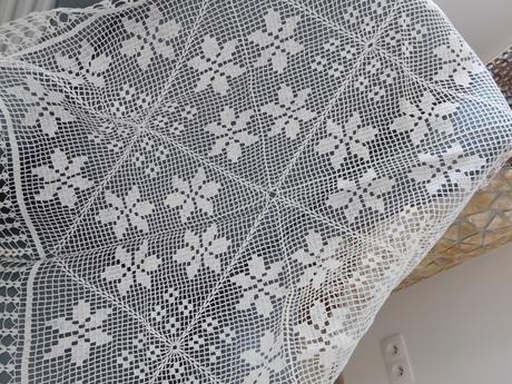 Štvorec háčkovaný biely, 