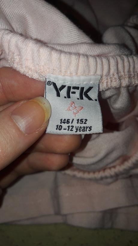 Tričko so spadnutými rukávmi, 146