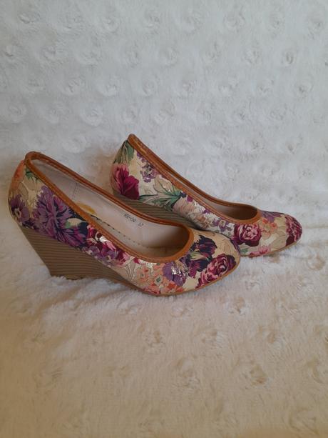 Lodičky na platforme, 37