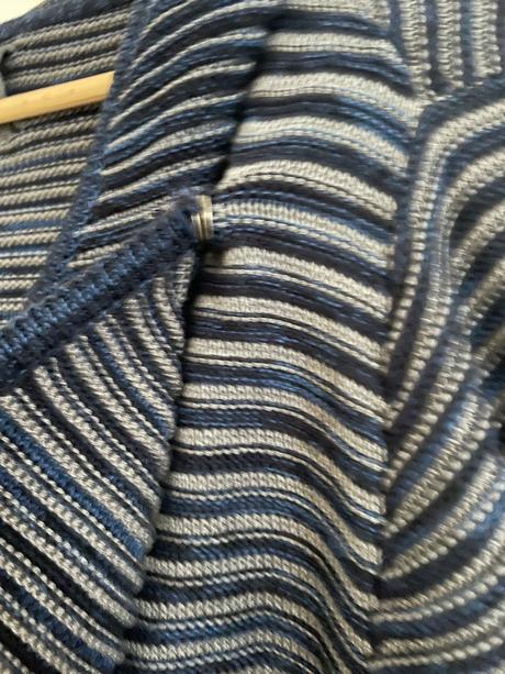 Zavinovacia svetríkova mikina, 48