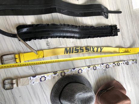 Rôzne opasky klobúky, 