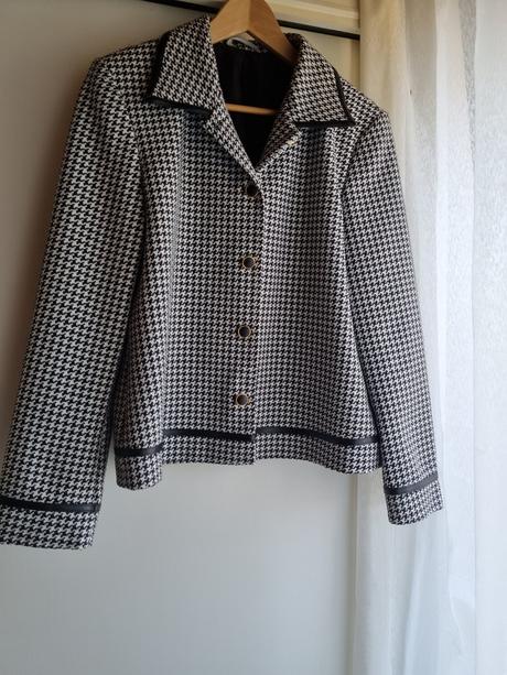 Cierno biele karovane sako, 42