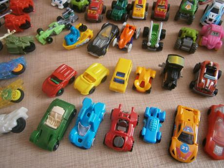 Kinder hračky(cena za ks), 