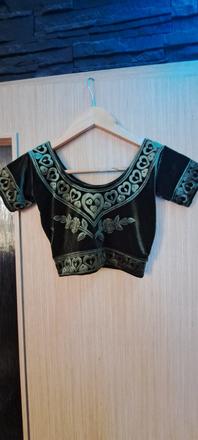 Zamatový crop top, 134