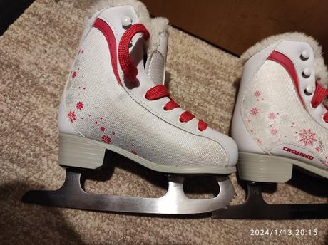 Korčule krasokorčuliarske, crowned,28