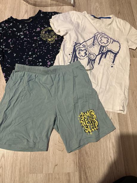 Chlapcenske pyzamo, 152