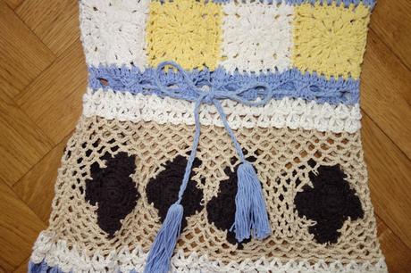 Háčkované šaty, 128