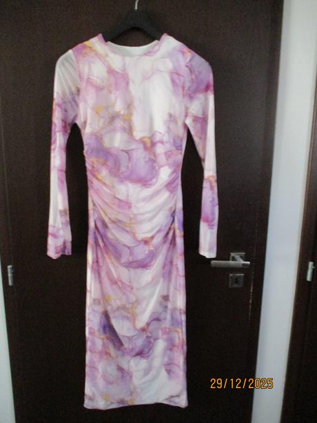 Zaujímavé šaty, l