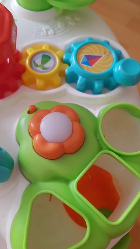 Clementoni hrací stolík, 