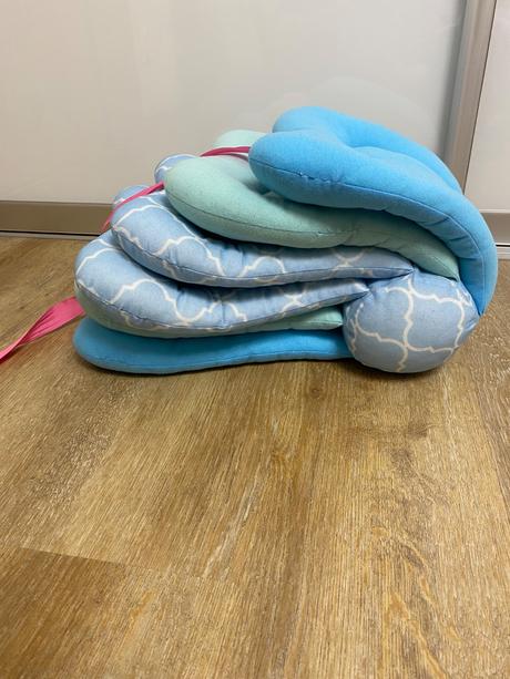 Nastaviteľný vankúš na dojčenie,