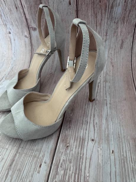 Sivé sandálky veľ 37, 37