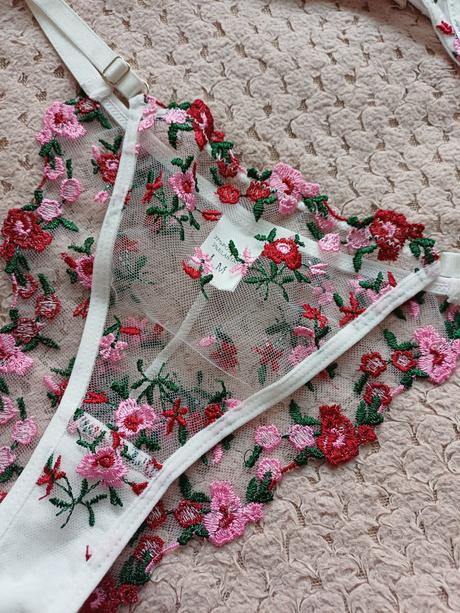 Nádherný čipkovaný set spodného prádla, m