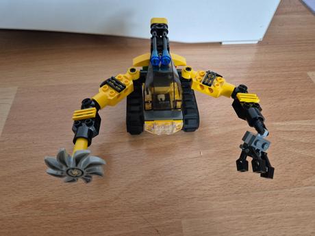 Lego 7772 lobster strike,