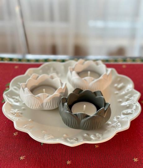 Svietnik v tvare lotosového kvetu,