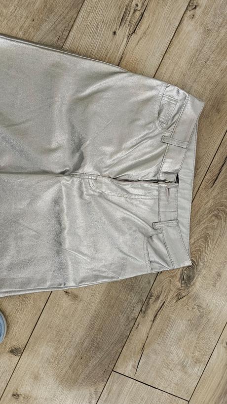 Strieborne nohavice, tezenis,s