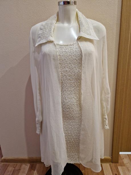 Spolocenske saty, 34