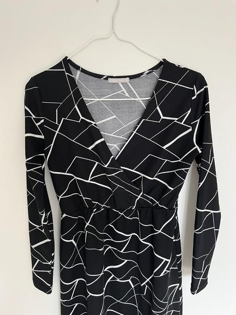 Midi elegantné basic áčkové jarné čiernobiele šaty, reserved,s