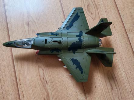 Stíhačka so zvukmi, 