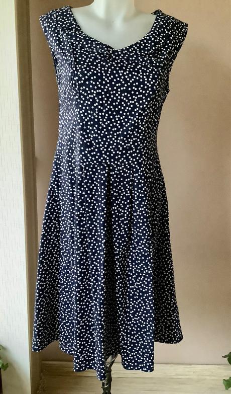 Krásne elasticke šaty apricot, 40