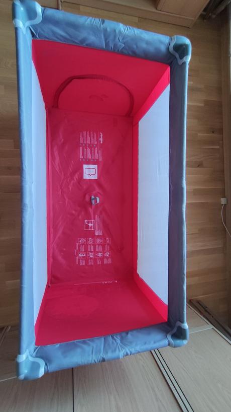 Cestovná postieľka a ohrádka v jednom baby design, 