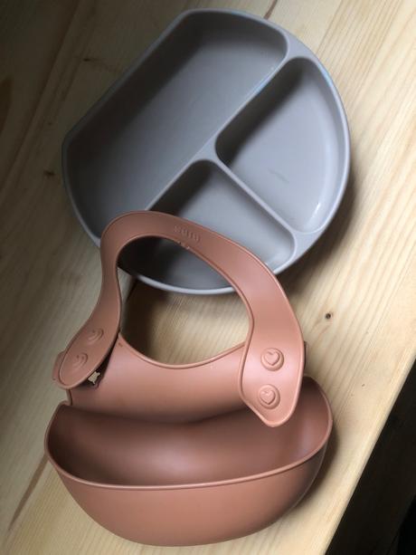 Podbradnik bibs a tanier, 