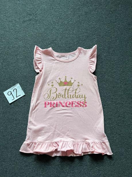 Narodeninové šaty, 92