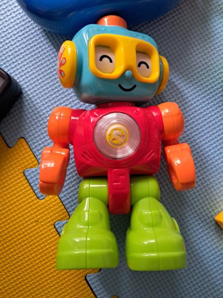 Robot, hrajúci s didaktickými funkciami, 