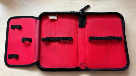 Minnie mouse peračník s pastelkami,