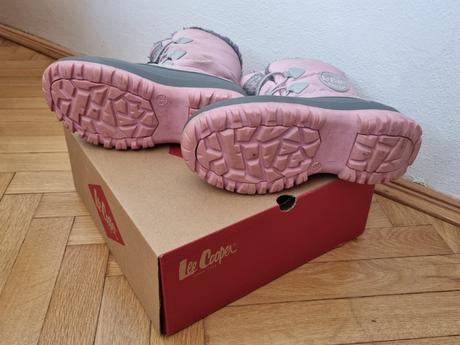 Dievcenske snehule, lee cooper,32