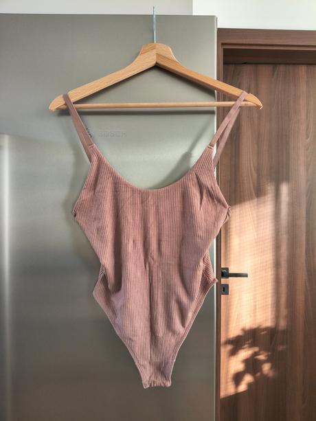 Vrúbkované elastické body m, m