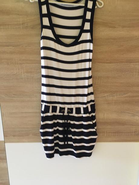 Štýlové elasticke šaty nenosené, xs