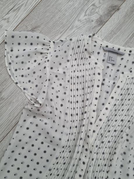 Blúzka s bodkovaným vzorom a volánikmi, h&m,xs