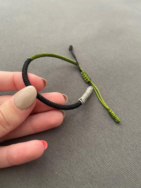 Zeleno čierny šnúrkový náramok, 