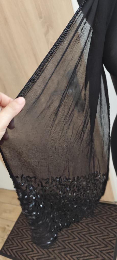 Plesový šál cez plecia, 