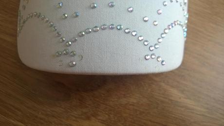 Šiltovka s trblietkami, 128