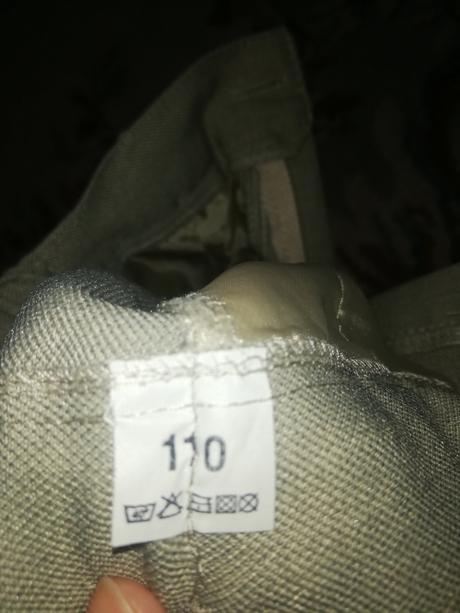 Spolocenske nohavice, 110