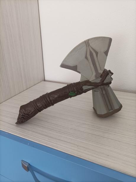 Thorova sekera - stormbreaker,