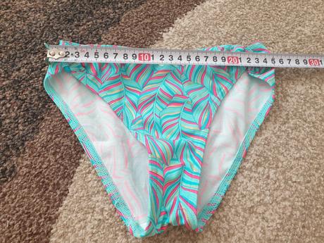 Dievčenské plavky, 92