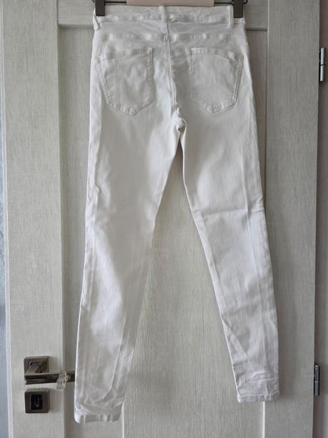 Biele úzke džínsy s bočnými pruhmi od značky zara, zara,m