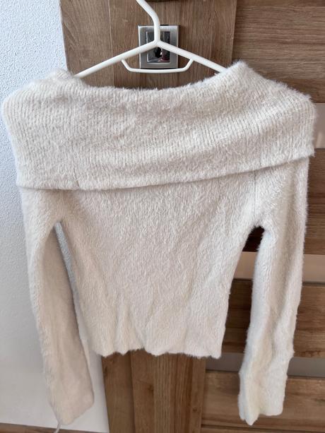 Bershka top s odhalenými ramenami, bershka,s