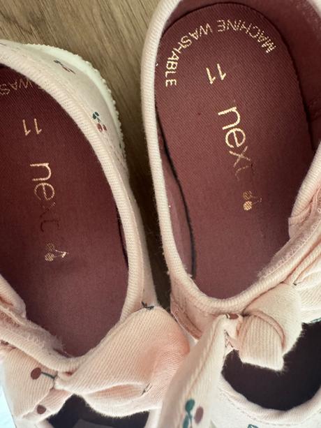 Raz obuté sandálky, next,29