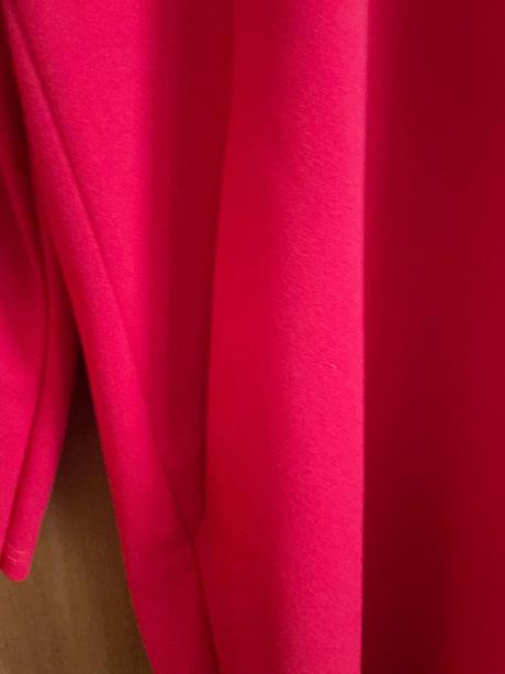Červené šaty s vreckami, 44